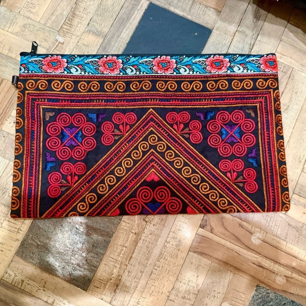 😸Authentic Hmong Hill Tribe Floral Geometric PajNataub FairTrade Thailand Clutch